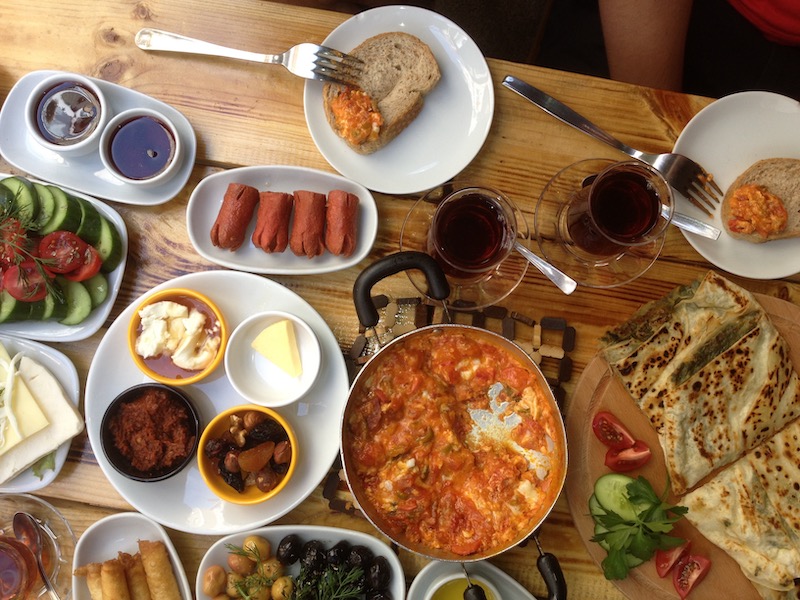 must do things while in istanbul turkish breakfast