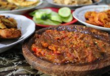 Never leave Indonesia without trying these 10 dishes lalapan