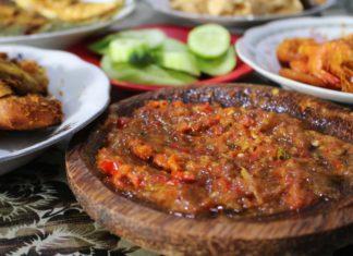 Never leave Indonesia without trying these 10 dishes lalapan
