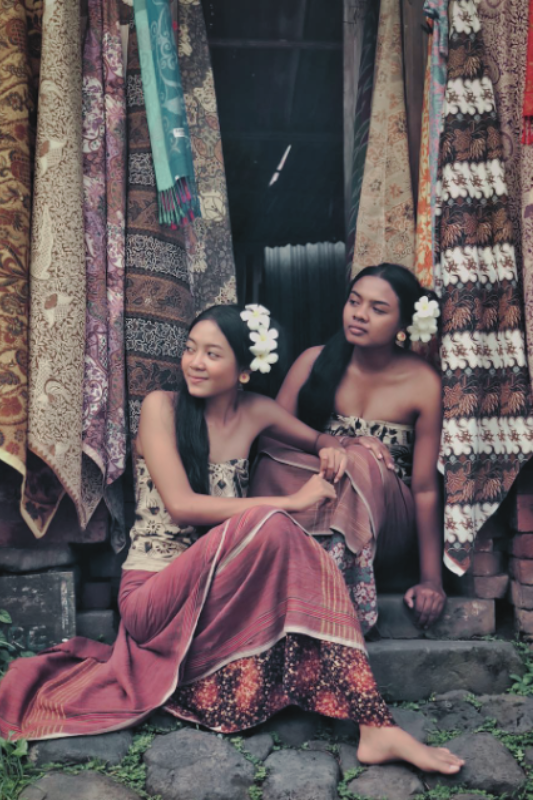 Get these local souvenirs on your TripGuru tour: traditional Balinese textiles