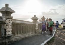 5 ways to reduce your carbon footprint while traveling